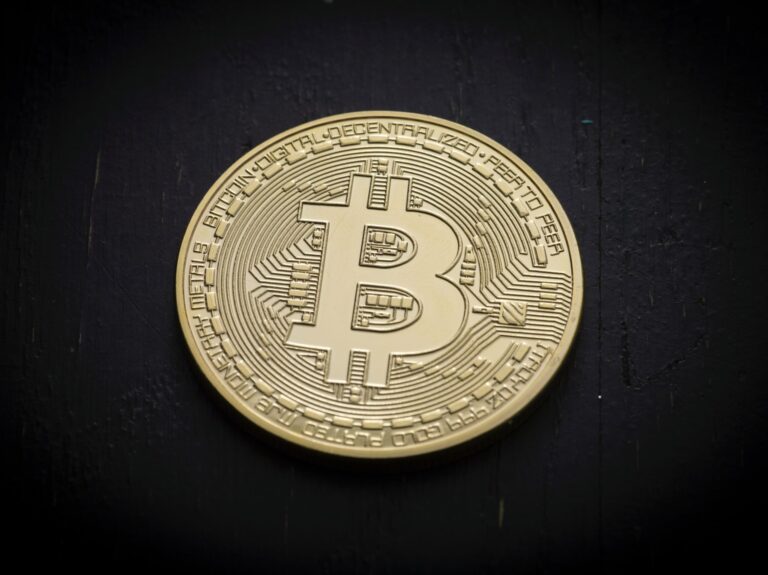 Read more about the article Bitcoin Holders Show No Panic Loss Selling, What Does It Mean?
